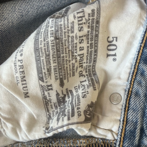 Levi 501 denim worn but still good condition. Has a slight Small stain as seen - Picture 4 of 8
